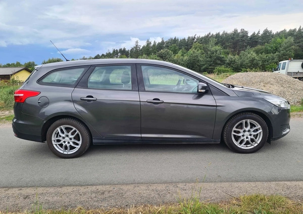 Ford Focus cena 32900 przebieg: 102000, rok produkcji 2015 z Sztum małe 211